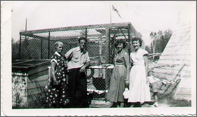 Grandma_Sandy_Greta_Irma_By_Bear_Cage_Huntsville.jpg