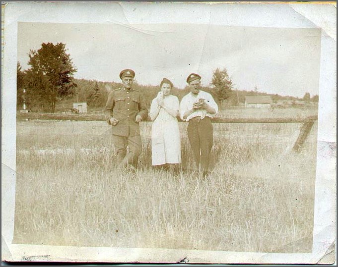 Herb_WW1_with_his_mother_(unsure).jpg