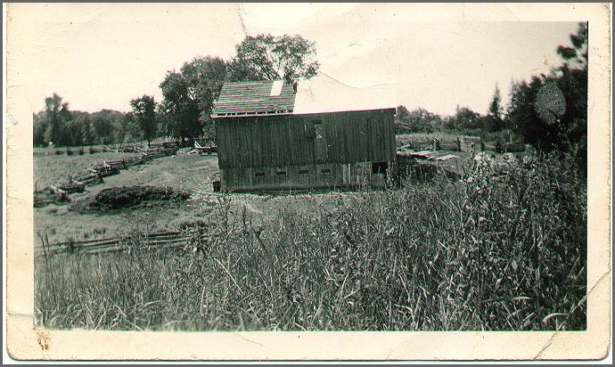 New_Barn_Roof_1948_Vic_&_Stan.jpg