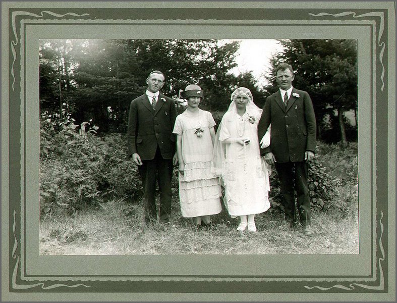 Peter_&_Mabel's_Wedding_Aug4_1924.jpg