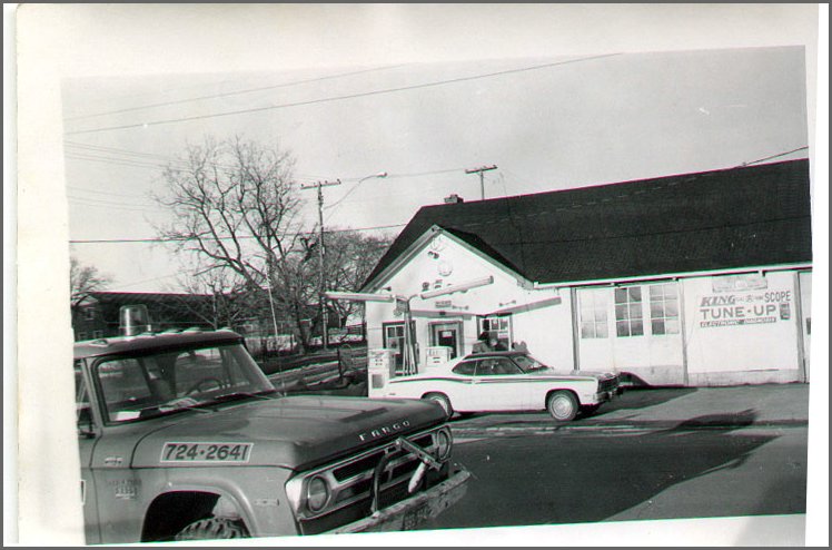 B&W - Gas Station 1.jpg