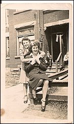 1945-05 Georgie&Yvonne Toeppner.jpg