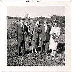 1960-11 Paul, Bess, Dave, Ruth Toeppner.jpg