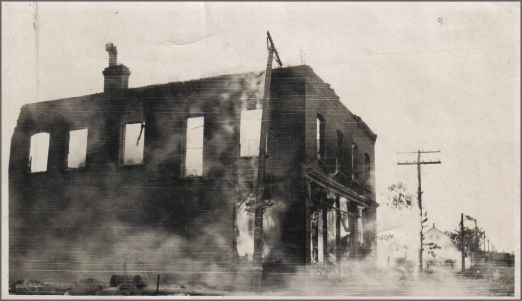 Aethurs Co after the fire june 7 1914.jpg