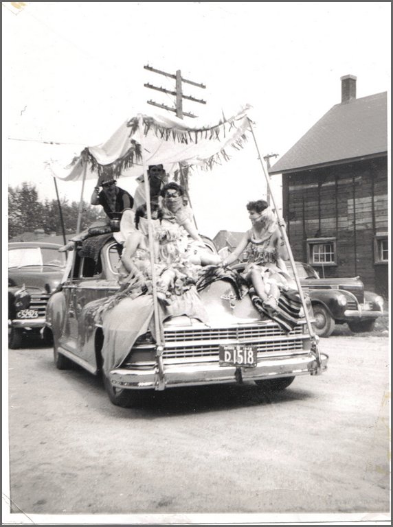 parade float 1947.jpg