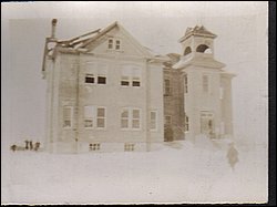 powassan  school 1919.jpg