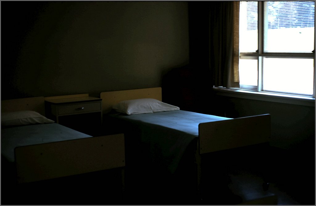 1968-05 Eastholme Bedroom.JPG