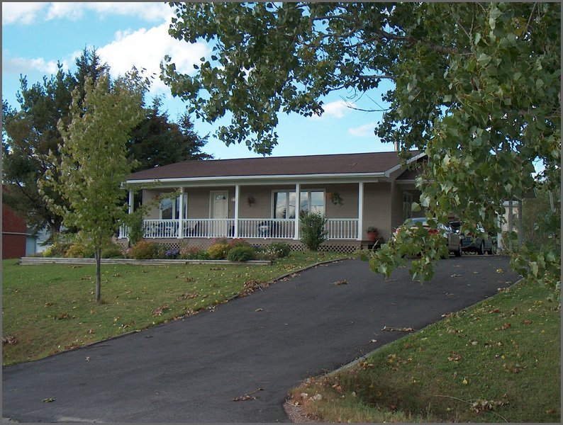  12 Valleyview Dr E.jpg